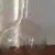 Foto de um(a) Antiga Garrafa Licoreira Em Cristal Francês Saint Louis, da categoria de Garrafas. Linda garrafa fruteira em cristal Saint Louis, ricamente lavrada com flores e volutas. Em perfeito estado. Meados de 1920.... Mostrado de uma perspectiva diferente. Vendido no marketplace Trésors.