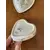 Foto de um(a) Antigo Coração Porta Joias Porcelana Inglesa Bone China, da categoria de Porta-Jóias. ~ Jean Mercer ~Antiga e rara caixinha decorativa ou porta joias no formato de coração, porcelana artística inglesa. Designer... Mostrado de uma perspectiva diferente. Vendido no marketplace Trésors.