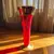 Foto de um(a) Antigo Vaso Jarro Artístico Cristal Veneziano Com Ouro, da categoria de Vasos. Antigo vaso artístico em cristal veneziano cor vermelho rubi , toda trabalhada à mão, decoração floral em relevo e ouro 18k.... Mostrado de uma perspectiva diferente. Vendido no marketplace Trésors.