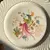 Foto de um(a) Antigo Par De Pratos Medalhões Porcelana Vista Alegre, da categoria de Pratos Decorativos. Vista Alegre. Antigo e lindo par de pratos decorativos em porcelana artística alemã, decoração com aves e filetes de ouro... Mostrado de uma perspectiva diferente. Vendido no marketplace Trésors.