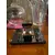 Foto de um(a) Antigo Tinteiro Porta Caneta Cristal Tcheco Preto Art Deco, da categoria de Outros colecionáveis. Antigo e clássico tinteiro em cristal Tcheco com o recipiente para tinta em cristal translúcido lapidado à mão. Na frente... Mostrado de uma perspectiva diferente. Vendido no marketplace Trésors.