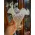 Foto de um(a) Antigo Par De Vasos Em Opalina Opalescente Fenton Glass, da categoria de Vasos. ~ Fenton Art Glass ~ Manufatura americana fundada em 1905. Antigos e atemporais vasos artísticos em vidro opalescente com a... Mostrado de uma perspectiva diferente. Vendido no marketplace Trésors.
