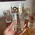 Foto de um(a) Antigo Conjunto Balde De Gelo Com Copos Cristal Art Deco, da categoria de Baldes de Gelo. Antigo e fino conjunto composto por balde gelo e 5 copos em cristal europeu lapidados à mão, com filetes de ouro, acompanha... Mostrado de uma perspectiva diferente. Vendido no marketplace Trésors.