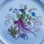 Foto de um(a) Antigo Par De Pratos Medalhões Porcelana Vista Alegre, da categoria de Pratos Decorativos. Vista Alegre. Antigo e lindo par de pratos decorativos em porcelana artística alemã, decoração com aves e filetes de ouro... Mostrado de uma perspectiva diferente. Vendido no marketplace Trésors.