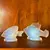 Foto de um(a) Antigo Par De Esculturas De Peixe Vidro Opalescente Sabino, da categoria de Escultura. Sabino Glass. Antigo par de esculturas artísticas em cristal francês opalescente. Peças ricamente lapidadas à mão. Com... Mostrado de uma perspectiva diferente. Vendido no marketplace Trésors.