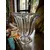 Foto de um(a) Antigo Grande Vaso Medici Centro De Mesa Cristal Bohemia, da categoria de Vasos. ~ Crystalite Bohemia ~ Antigo e grande vaso em cristal Tcheco, modelo Medici. Peça muito chique e decorativa. Marca da... Mostrado de uma perspectiva diferente. Vendido no marketplace Trésors.