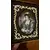 Foto de um(a) Antigo Quadrinho Camafeu Portrait Miniature Vitoriano, da categoria de Outros colecionáveis. Antigo e importante quadrinho camafeu (Portrait Miniature). Armação em marfim com casco de tartaruga, com linda figura de... Mostrado de uma perspectiva diferente. Vendido no marketplace Trésors.