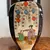 Foto de um(a) Antigo Vaso Jarro Oriental Em Porcelana Japonesa Satsuma, da categoria de Vasos. Antigo vaso Satsuma em porcelana artística japonesa, pintado à mão, decoração com cenas típicas orientais ao redor da peça,... Mostrado de uma perspectiva diferente. Vendido no marketplace Trésors.