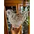Foto de um(a) Antigo Vaso Centro De Mesa Cisne Cristal Francês Satiné, da categoria de Centro de mesa. Antigo e belíssimo vaso, centro de mesa em cristal francês, com decoração de cisnes em relevo. Ótimo tamanho para fazer... Mostrado de uma perspectiva diferente. Vendido no marketplace Trésors.