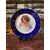 Foto de um(a) Antigo Raro Prato Rosto De Dama Porcelana Francesa Assinado, da categoria de Pratos Decorativos. ~ Coleção damas ~Antigo e raro prato artístico em porcelana francesa, cor azul cobalto. Pintado à mão. Original do início do... Mostrado de uma perspectiva diferente. Vendido no marketplace Trésors.