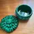 Foto de um(a) Antiga Pozeira Caixa Ingrid Malaquita Glass Art Deco Hoffman, da categoria de Cestos e Caixas. Malachite Glass. Ingrid Glass by Heinrich Hoffmann. Antiga caixa porta jóias em vidro artístico de malaquita. Linda... Mostrado de uma perspectiva diferente. Vendido no marketplace Trésors.