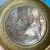 Foto de um(a) Antigo Raro Porta Cartões Bronze Francês Mozart Pompadour, da categoria de Outros objetos decorativos. Mozart chez Madame de Pompadour. Antigo porta cartões, fruteirinha em metal francês com bronze. Peça artística, feita à mão,... Mostrado de uma perspectiva diferente. Vendido no marketplace Trésors.