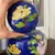Foto de um(a) Antigo Vaso Potiche Chinês Oriental Em Bronze Cloisonné, da categoria de Vasos e recipientes. Antigo e majestoso potiche bojudo em metal Cloisonné. Peça imponente, com bastante riqueza de detalhes, linda cor azul royal... Mostrado de uma perspectiva diferente. Vendido no marketplace Trésors.