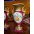 Foto de um(a) Antigo Par Vasos Porcelana França Vieux Paris Louis Philippe, da categoria de Vasos. ~ Louis Philippe ~Antigo e clássico par de vasos com alças estilo ânfora em porcelana artística francesa Vieux Paris. Linda... Mostrado de uma perspectiva diferente. Vendido no marketplace Trésors.