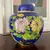 Foto de um(a) Antigo Vaso Potiche Chinês Oriental Em Bronze Cloisonné, da categoria de Vasos e recipientes. Antigo e majestoso potiche bojudo em metal Cloisonné. Peça imponente, com bastante riqueza de detalhes, linda cor azul royal... Mostrado de uma perspectiva diferente. Vendido no marketplace Trésors.