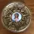 Foto de um(a) Antigo Pratinho Decorativo Bowl Bronze E Porcelana Francesa, da categoria de Pratos Decorativos. Antigo pratinho decorativo em bronze doré com medalhão de porcelana francesa, com rosto de dama pintado à mão. Meados do... Mostrado de uma perspectiva diferente. Vendido no marketplace Trésors.