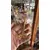Foto de um(a) Antiga Garrafa Licoreira com Alça Vidro Veneziano Art Nouveau, da categoria de Garrafas. Antiga e belíssima garrafa licoreira em finíssimo vidro artístico veneziano. Base translúcida e o corpo satiné, decoração... Mostrado de uma perspectiva diferente. Vendido no marketplace Trésors.