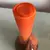 Foto de um(a) Antigo Jarro Vaso Alto Solitário Em Murano Italiano Laranja, da categoria de Vasos. Lindo vaso em Murano italiano feito à mão. Peça imponente. Período Art Deco. Cores vivas e brilhantes, muito decorativo. ... Mostrado de uma perspectiva diferente. Vendido no marketplace Trésors.