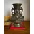 Foto de um(a) Antigo Vaso Com Alças Japonês Oriental Em Bronze Cloisonné, da categoria de Vasos. Antigo e importante vaso artístico com alças em bronze com Cloisonné, peça de excelente qualidade. Cada lado da peça segue... Mostrado de uma perspectiva diferente. Vendido no marketplace Trésors.