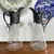 Foto de um(a) Antigo Raro Par De Jarras Claret Jug Cristal Art Nouveau Wmf, da categoria de Garrafas, potes e jarros. WMF. Antigo e raro par de grandes jarras Claret jug em cristal alemão lapidadas à mão, linda decoração floral em relevo.... Mostrado de uma perspectiva diferente. Vendido no marketplace Trésors.