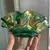 Foto de um(a) Antigo Raro Bowl Vidro Com Uralina Carnival Glass Northwood, da categoria de Centro de mesa. Uranium (contém uralina) Northwood Carnival Glass. Antigo bowl/centro de mesa em vidro artístico americano dito “Carnival... Mostrado de uma perspectiva diferente. Vendido no marketplace Trésors.