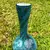 Foto de um(a) Antigo Jarro Vaso Solitário Em Murano Italiano Feito À Mão, da categoria de Vasos. Lindo vaso em Murano italiano feito à mão. Peça imponente. Período Art Deco. Cores vivas e brilhantes, muito decorativo. ... Mostrado de uma perspectiva diferente. Vendido no marketplace Trésors.
