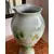 Foto de um(a) Antigo Raro Vaso Jarro Flores Art Nouveau Majólica Francesa, da categoria de Vasos. Antigo vaso artístico em majólica francesa, lindas cores em tons de verde e decoração floral em relevo. Período Art Nouveau.... Mostrado de uma perspectiva diferente. Vendido no marketplace Trésors.