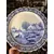 Foto de um(a) Antigos Pratos Medalhões Porcelana Azul E Branco Delft Blue, da categoria de Pratos Decorativos. ~ Delft Blue ~ Antigo e raro conjunto com quatro grandes pratos/medalhões decorativos em porcelana artística, da renomada... Mostrado de uma perspectiva diferente. Vendido no marketplace Trésors.