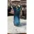 Foto de um(a) Antigo Grande Vaso Cornucópia Em Murano Italiano Azul, da categoria de Vasos. Antigo e grande vaso artístico em Murano italiano na cor azul. Lindo trabalho em camadas, todo feito à mão. Década de... Mostrado de uma perspectiva diferente. Vendido no marketplace Trésors.