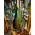 Foto de um(a) Antigo Vaso Jarro Art Deco Em Murano Italiano Bullicante, da categoria de Vasos. Antigo e belíssimo vaso artístico em Murano italiano. Lindas cores, e decoração com bolhas na base, técnica de trabalho... Mostrado de uma perspectiva diferente. Vendido no marketplace Trésors.