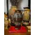 Foto de um(a) Antigo Vaso Jarro Oriental Com Dragão Em Bronze Cloisonné, da categoria de Vasos. Antigo e super diferente vaso em bronze artístico japonês, técnica de trabalho feito à mão chamado de Cloisonné. Na frente... Mostrado de uma perspectiva diferente. Vendido no marketplace Trésors.