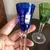 Foto de um(a) Antigo Par De Cálices Cristal Francês Baccarat Azul E Verde, da categoria de Taças. Antigo par de cálices em cristal francês Baccarat, corpo e hastes ricamente lapidados à mão, Cristal doublé verde e azul.... Mostrado de uma perspectiva diferente. Vendido no marketplace Trésors.
