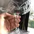 Foto de um(a) Antiga Fina Fruteira Centro De Mesa Cristal Francês Baccarat, da categoria de Fruteiras. Baccarat. Antiga e fina fruteira em cristal francês, toda lapidada à mão com linhas geométricas formando estrelas, o fundo... Mostrado de uma perspectiva diferente. Vendido no marketplace Trésors.