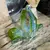 Foto de um(a) Antiga Cesta Decorativa Bowl Murano Italiano Opalescente, da categoria de Centro de mesa. Antiga cesta decorativa em legítimo Murano Italiano, cor verde rubi e detalhes opalescente, peça feita à mão. Período Art... Mostrado de uma perspectiva diferente. Vendido no marketplace Trésors.