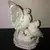 Foto de um(a) Antiga Grande Escultura Art Deco De Pombas Porcelana Alemã, da categoria de Escultura. Kathzhütte Thuringia by Hertwig & Co. Antigo e importante bloco escultórico em porcelana artística alemã, com filetes de... Mostrado de uma perspectiva diferente. Vendido no marketplace Trésors.
