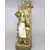 Foto de um(a) Antigo Vaso Escultura Em Faiança Royal Dux Art Nouveau, da categoria de Vasos. Antigo e grande vaso, escultura do período Art Nouveau feita à mão em faiança Tcheca, representando jovem camponesa, com... Mostrado de uma perspectiva diferente. Vendido no marketplace Trésors.