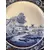 Foto de um(a) Antigos Pratos Medalhões Porcelana Azul E Branco Delft Blue, da categoria de Pratos Decorativos. ~ Delft Blue ~ Antigo e raro conjunto com quatro grandes pratos/medalhões decorativos em porcelana artística, da renomada... Mostrado de uma perspectiva diferente. Vendido no marketplace Trésors.