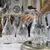 Foto de um(a) Antigo Conjunto Garrafa Licoreira Jarra Em Cristal Baccarat, da categoria de Garrafas, potes e jarros. Puro cristal francês ~ Baccarat ~Antigo e elegante conjunto com três peças para servir, sendo duas garrafas licoreiras e uma... Mostrado de uma perspectiva diferente. Vendido no marketplace Trésors.