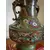 Foto de um(a) Antigo Vaso Com Alças Japonês Oriental Em Bronze Cloisonné, da categoria de Vasos. Antigo e importante vaso artístico com alças em bronze com Cloisonné, peça de excelente qualidade. Cada lado da peça segue... Mostrado de uma perspectiva diferente. Vendido no marketplace Trésors.