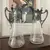 Foto de um(a) Antigo Raro Par De Jarras Claret Jug Cristal Art Nouveau Wmf, da categoria de Garrafas, potes e jarros. WMF. Antigo e raro par de grandes jarras Claret jug em cristal alemão lapidadas à mão, linda decoração floral em relevo.... Mostrado de uma perspectiva diferente. Vendido no marketplace Trésors.