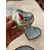 Foto de um(a) Antigo Par De Caixinhas Decorativas Colecionáveis Pássaros, da categoria de Cestos e Caixas. Antigo e maravilhoso par de caixinhas decorativas em metal esmaltado à mão com decoração de pássaros. Bastante riqueza de... Mostrado de uma perspectiva diferente. Vendido no marketplace Trésors.