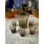 Foto de um(a) Antigo Conjunto Garrafa Licoreira E Copos Cristal Art Deco, da categoria de Garrafas. ~ Para servir e decorar ~ Antigo e excepcional serviço para licor composto por uma garrafa e cinco copinhos. Peças... Mostrado de uma perspectiva diferente. Vendido no marketplace Trésors.