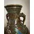 Foto de um(a) Antigo Vaso Com Alças Japonês Oriental Em Bronze Cloisonné, da categoria de Vasos. Antigo e importante vaso artístico com alças em bronze com Cloisonné, peça de excelente qualidade. Cada lado da peça segue... Mostrado de uma perspectiva diferente. Vendido no marketplace Trésors.