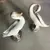 Foto de um(a) Antigo Par De Esculturas De Pato Porcelana Espanhola Lladró, da categoria de Escultura. Lladró. Antigo par de esculturas, representando casal se patos, feitos à mão em porcelana artística espanhola, da famosa... Mostrado de uma perspectiva diferente. Vendido no marketplace Trésors.