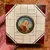 Foto de um(a) Miniature Portrait Antigo Raro Quadrinho Arte Sacra, da categoria de Objetos religiosos e espirituais. Miniature Portrait. Antigo quadrinho Europeu pintado à mão em folha de marfim. Moldura também marfim com casco de tartaruga... Mostrado de uma perspectiva diferente. Vendido no marketplace Trésors.