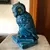 Foto de um(a) Antiga Escultura Porcelana Coruja Com Livros - Sabedoria, da categoria de Modelos e estatuetas. Linda escultura de coruja com livros, símbolo da sabedoria, em porcelana vitrificada, com olhos de cristal. Medidas 17x12cm. Mostrado de uma perspectiva diferente. Vendido no marketplace Trésors.