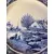 Foto de um(a) Antigos Pratos Medalhões Porcelana Azul E Branco Delft Blue, da categoria de Pratos Decorativos. ~ Delft Blue ~ Antigo e raro conjunto com quatro grandes pratos/medalhões decorativos em porcelana artística, da renomada... Mostrado de uma perspectiva diferente. Vendido no marketplace Trésors.