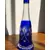 Foto de um(a) Antiga Grande Garrafa Em Cristal Francês Baccarat Azul, da categoria de Garrafas. Antiga e grande garrafa em cristal Baccarat doublé na cor azul. Toda lapidada à mão. Início do século XX. Em excelente... Mostrado de uma perspectiva diferente. Vendido no marketplace Trésors.