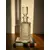 Foto de um(a) Antiga Garrafa Licoreira Cristal Francês Satiné Art Deco, da categoria de Garrafas. Antiga e grande garrafa licoreira em bloco maciço e pesado de cristal francês de excelente qualidade, lindo brilho natural e... Mostrado de uma perspectiva diferente. Vendido no marketplace Trésors.
