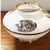 Foto de um(a) Antigo Vasinho Bojudo Opalina Vidro Leitoso Cena Galante, da categoria de Vasos. Delicado e decorativo vasinho bojudo em opalina milk glass (vidro leitoso) com decoração de flores e medalhão central com... Mostrado de uma perspectiva diferente. Vendido no marketplace Trésors.